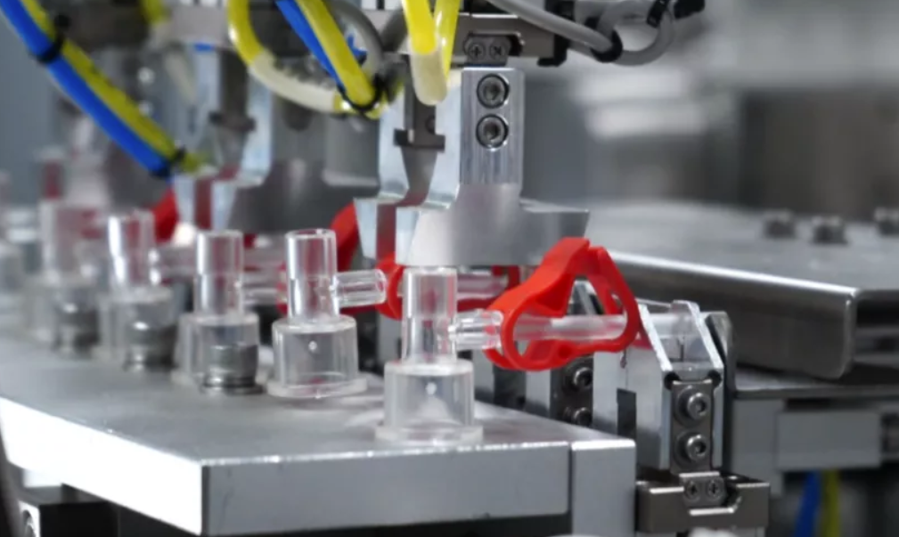 Hemodialysis Machine Mesin hemodialisis modern dengan layar tampilan dan tubing dalam pengaturan rumah sakit