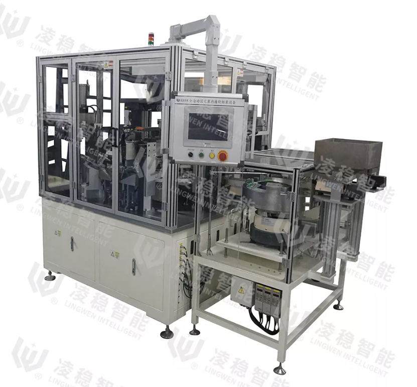 Hemodialysis Machine mesin hemodialisis dengan panel kontrol dan garis keturunan yang terhubung dalam pengaturan klinis